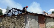 Amasya'da samanlık yangını: 10 ton saman kül oldu