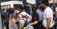 Midibüs bariyere çarpıp devrildi: 4'ü çocuk 19 turist yaralandı