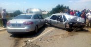 Köprüde iki araç kafa kafaya çarpıştı: 4 yaralı