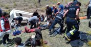 Van'da göçmenleri taşıyan minibüs takla attı: 17 ölü 50 yaralı