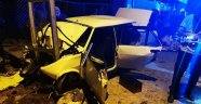 Otomobil elektrik direğine çarptı: 1 ölü 6 yaralı
