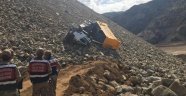 Kamyon uçuruma yuvarlandı: 1 ölü