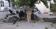 Balıkesir'de otomobil ağaca çarptı: 1 ölü