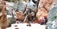 Gürcistan'da kamyon uçurumdan yuvarlandı: 5 ölü