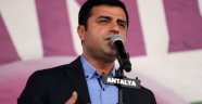 Demirtaş: 'Davutoğlu, kendi kendini yok etme kampanyası yürütüyor'