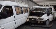 Kamyonet minibüse çarptı: 2 yaralı