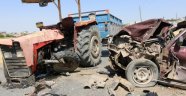 Traktör ile otomobil çarpıştı: 9 yaralı