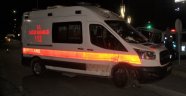 Otomobil ambulansa çarptı:2 yaralı