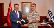 Komutandan Vali Baruş'a veda ziyareti