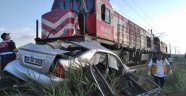 Sivas'ta lokomotif ile otomobil çarpıştı: 1 ölü 2 yaralı