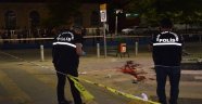 Parkta eşine kurşun yağdırdı