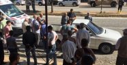 Otomobilin çarptığı 2 kişi yaralandı