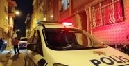 Evin kapısına kendini astı!