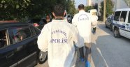 Babasını keserle öldürdü