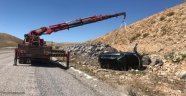 Sivas'ta yoldan çıkan otomobil devrildi: 2 yaralı