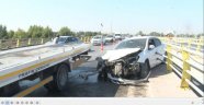Bariyer demirleri otomobile ok gibi saplandı: 2 yaralı