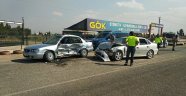 Şanlıurfa'da iki otomobil çarpıştı: 3 yaralı