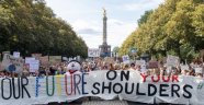 Almanya'da öğrenciler "iklim değişikliği" için sokağa döküldü