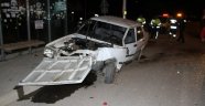 Konya'da otomobil direğe çarptı: 2 yaralı