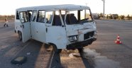 Karaman'da iki minibüs çarpıştı: 15 yaralı