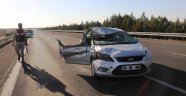 Şanlıurfa'da otomobil tıra çarptı: 2 yaralı