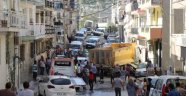 Freni patlayan kamyon mahalleyi savaş alanına çevirdi