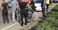 Hamile kadın ana yoldan geçmek isterken canından oldu