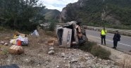 Bilecik'te kontrolden çıkan araç devrildi: 2 yaralı