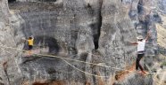 Slackline gösterisi nefesleri kesti