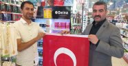 MHP esnaflara bayrak dağıttı