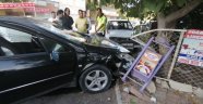 Kontrolsüz kavşakta 3 araçlı zincirleme kaza: 1 yaralı