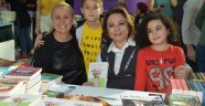 Fuarda imza gününe katıldı
