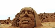 Danimarka'da kum heykellerden dev duvar yapıldı