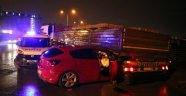 Sivas'ta otomobil tırın altına girdi: 4 yaralı