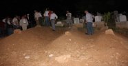 Eşi Tarafından Öldürülen Kadın ve Çocukları Yan Yana Defnedildi