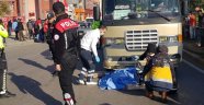 Ölümlü trafik kazasını film izler gibi izlediler