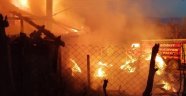 Yangında ahşap ev kullanılamaz hale geldi