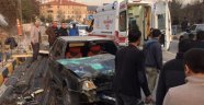 Yoldan çıkan otomobil inşaat işçilerine çarptı: 2 yaralı