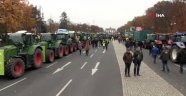 Berlin sokaklarında traktörlü çiftçi protestosu
