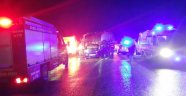 Hurdaya dönen araç içinde sıkışan çift 45 dakikada kurtarıldı