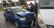 Samsun'da otomobili ile minibüs çarpıştı: 2 yaralı