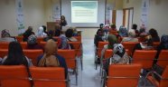 Sağlıkçılara kadına şiddet anlatıldı