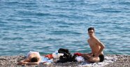 Türkiye kışa hazırlanırken Antalya yazı yaşıyor