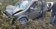 Yolcu minibüsüyle kamyonet çarpıştı: 8 yaralı