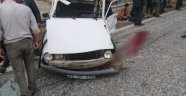 Otomobiller kafa kafaya çarpıştı: 1'i ağır 7 yaralı