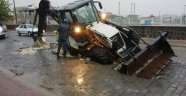 Viranşehir'de sağanak yağmurdan yol çöktü