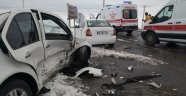 Aksaray'da iki otomobil çarpıştı: 6 yaralı