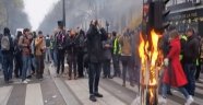 Paris sokakları son yılların en büyük grevine sahne oluyor