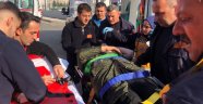 Tanker ile çarpışan halk otobüsü yan yattı: 25 yaralı