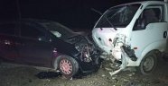 Giresun'da iki araç kafa kafaya çarpıştı: 5 yaralı
